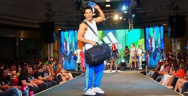 Lucas Alves durante desfile de moda em Teresina.(Imagem:Arquivo Pessoal / Lucas Alves)