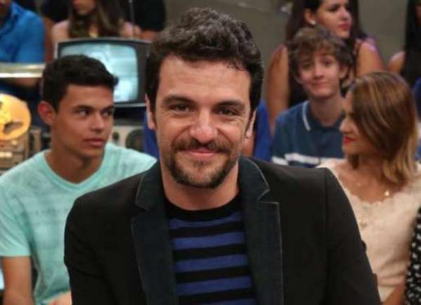  Rodrigo Lombardi sobre bumbum à mostra em Verdades Secretas: Capricha a luz.(Imagem:MSN)