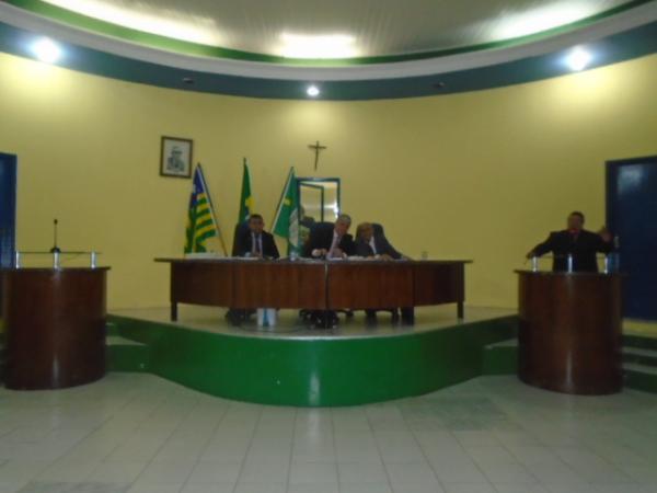 A pedido da oposição, Projeto do Executivo é retirado da pauta na Câmara Municipal.(Imagem:FlorianoNews)