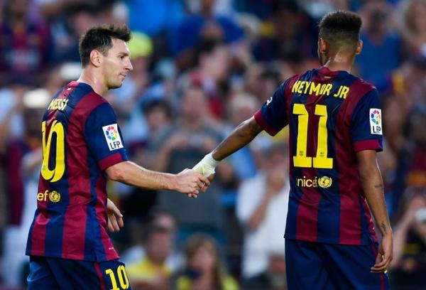 Messi cumprimenta Neymar.(Imagem:Getty Images)
