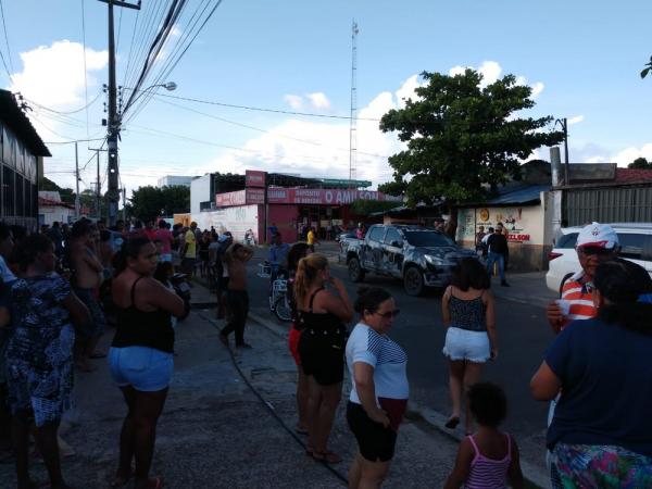 Homem é assassinado com tiro no peito em bar da Zona Norte de Teresina.(Imagem:Simplício Júnior/ TV Clube)
