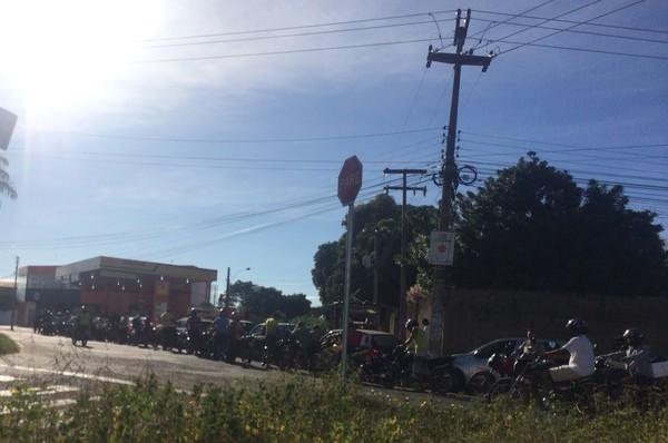 G1 registrou longas filas em postos onde ainda há combustível em Teresina.(Imagem:Maria Romero/G1)