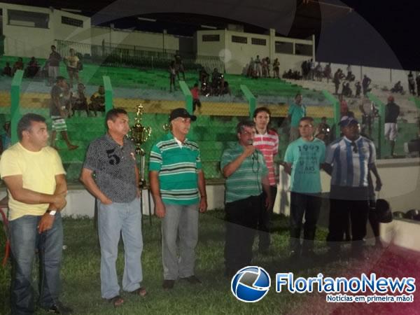 Deputado Gustavo Neiva prestigia final da Copa CONSAMF em Floriano.(Imagem:FlorianoNews)