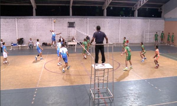 Mano Vôlei conta com ajuda do atacante Carlos na reta final e leva título da Copa Aberta.(Imagem:Reprodução/TV Clube)