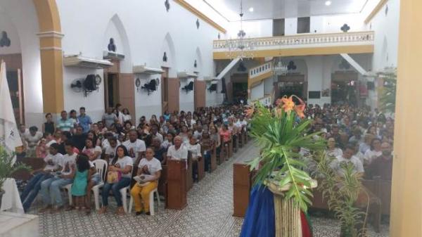 Florianenses lotam Catedral na missa de sétimo dia da Professora Paizinha.(Imagem:FlorianoNews)
