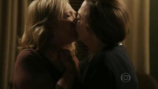 Nathália Timberg e Fernanda Montenegro em cena como Teresa e Estela em Babilônia.(Imagem:Reprodução/Globo)