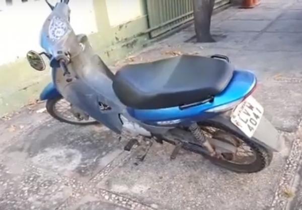 Motocicleta tomada de assalto é recuperada pela PM de Floriano.(Imagem:FlorianoNews)