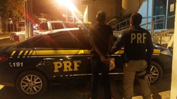 Passageiro recebe R$ 1.500 para transportar crack e é preso em Floriano.(Imagem:PRF)