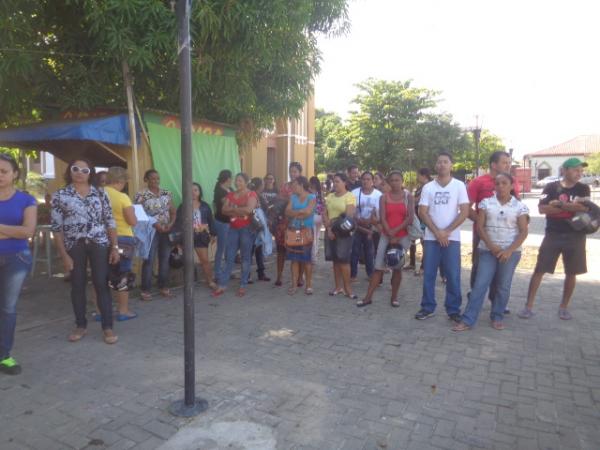 Sindicato dos Servidores de Floriano realiza ato em Praça pública.(Imagem:FlorianoNews)