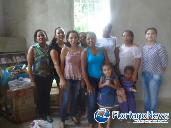 Equipe do PSF do Posto de Saúde Paulo Martins distribuiu cestas básicas e brinquedos.(Imagem:FlorianoNews)