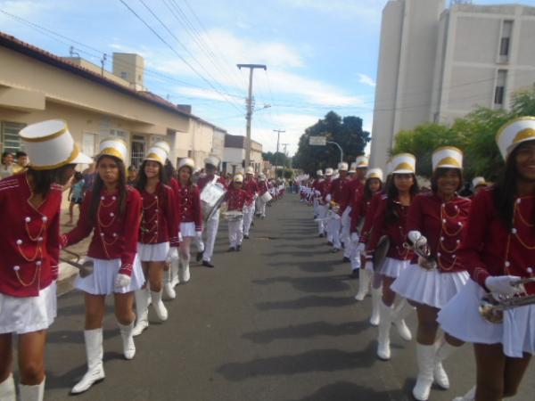 Desfile cívico marca o aniversário de 60 anos do Ginásio Primeiro de Maio.(Imagem:FlorianoNews)