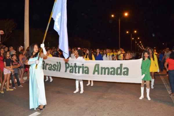 Recorde de público prestigia desfile cívico na Avenida Frei Antônio Curcio.(Imagem:Waldemir Miranda)