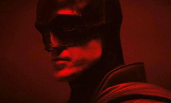 Foram divulgadas as primeiras imagens de Robert Pattinson como Batman(Imagem:Reprodução)