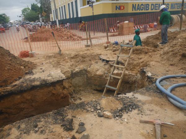 Problemas no abastecimento de água apareceram com mais frequência devido as obras de Esgoto Sanitário em Floriano.(Imagem:FlorianoNews)