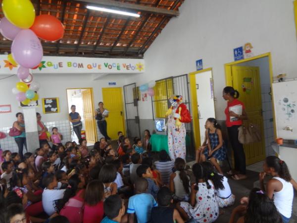 Palhaço Carrapeta participou de atividades pelo Dia das Crianças em Floriano.(Imagem:FlorianoNews)