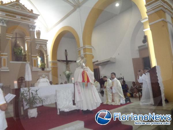 Com missa e procissão, católicos celebram Corpus Christi em Floriano. (Imagem:FlorianoNews)