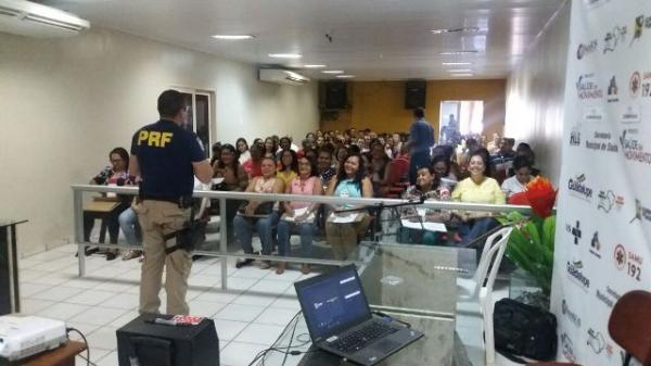 PRF realiza palestra de enfrentamento às drogas. (Imagem:PRF)