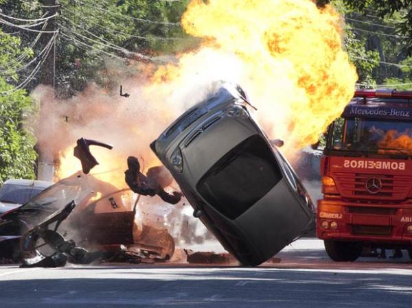 Carro de Clarice capota ao se chocar com outro automóvel (Imagem: Felipe Monteiro/ TV Globo)