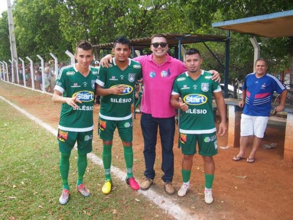 Craque do Piauiense 2016 em momento de lazer com amigos em torneio amador.(Imagem:Reprodução/Facebook)