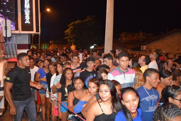Arrastão reúne mais de 40 mil pessoas na Av. Beira Rio.(Imagem:Waldemir Miranda)