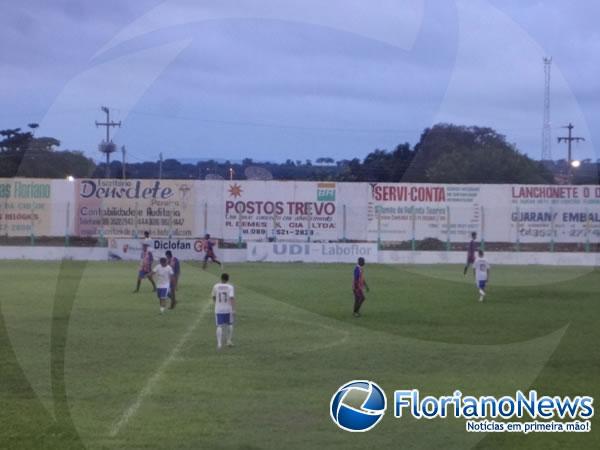 Deputado Gustavo Neiva prestigia final da Copa CONSAMF em Floriano.(Imagem:FlorianoNews)