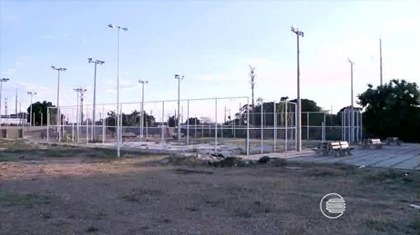 Há mais de anos a população da Zona Sul de Teresina aguarda pela entrega da obras do Parentão, tradicional campo da capital.(Imagem:G1 PI)