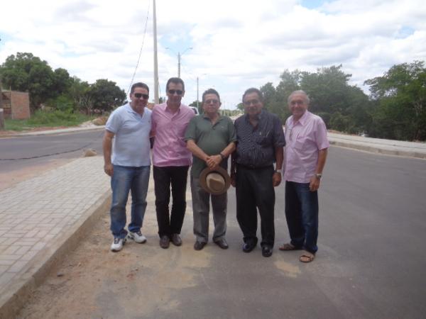 Autoridades acompanham finalização da obra na Avenida Beira Rio.(Imagem:FlorianoNews)