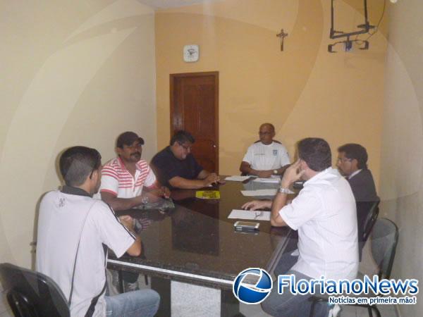 Reuni&atilde;o definiu utiliza&ccedil;&atilde;o dos pared&otilde;es de som durante o carnaval de Floriano.(Imagem:FlorianoNews)