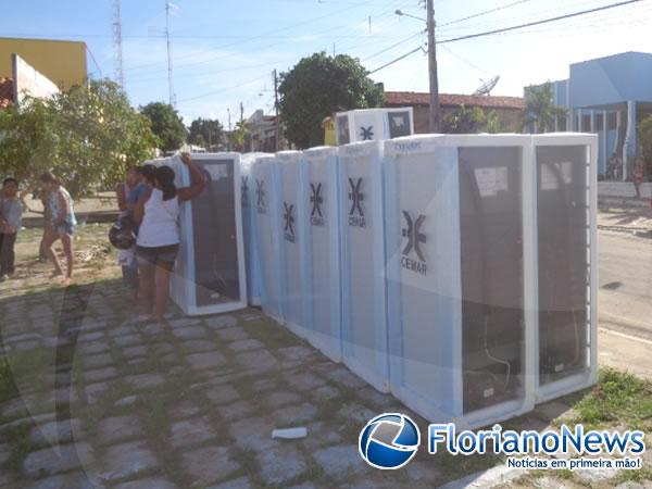 Famílias de Barão de Grajaú recebem geladeiras da Caravana da Economia.(Imagem:FlorianoNews)