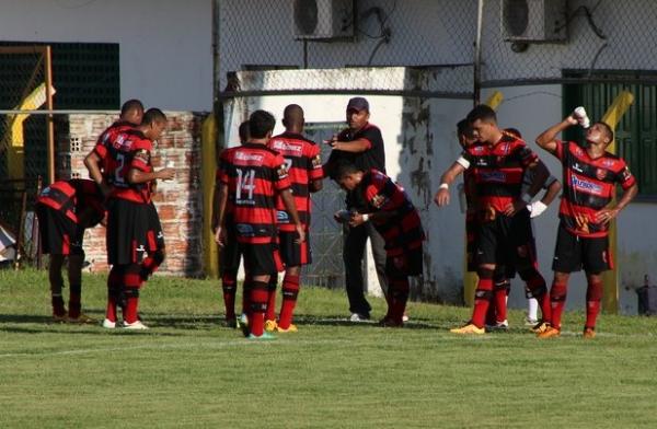 Netão comandou o Flamengo-PI após afastamento de Athirson e Denis Alves.(Imagem:Wenner Tito)