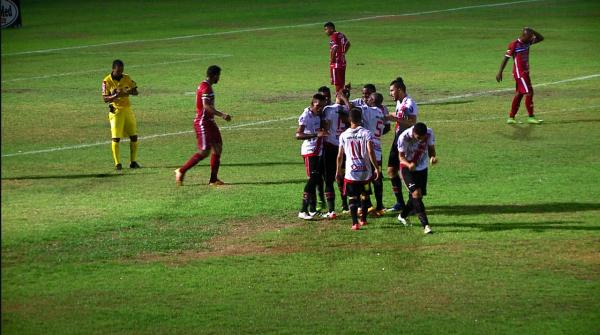 André Luiz festeja muito gol que garantiu virada do River-PI sobre o Maranhão.(Imagem:Kleiton Martins)