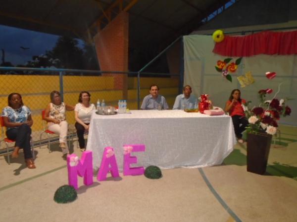 Escola Municipal José Francisco Dutra realiza festa em homenagem às mães.(Imagem:FlorianoNews)