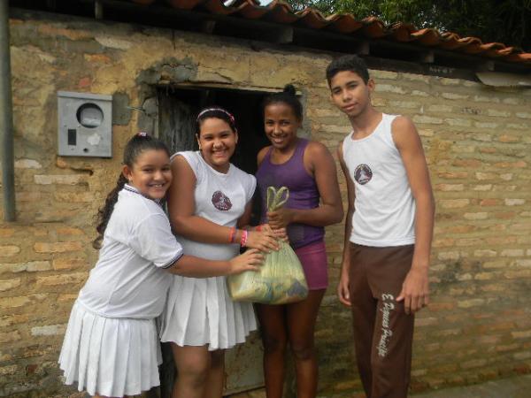 Escola Pequeno Príncipe fez entrega de cestas básicas. ?(Imagem:Escola Pequeno Príncipe)