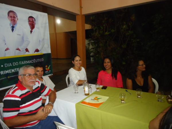 Farmacêuticos de Floriano participam de jantar em homenagem ao seu dia.(Imagem:FlorianoNews)