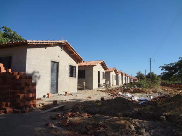  Prefeito visita obras de Conjunto Habitacional em Floriano.(Imagem:FlorianoNews)