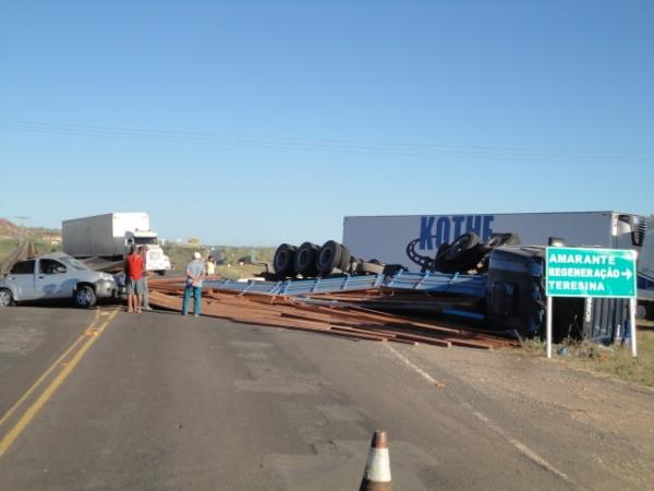 Acidente no entroncamento de floriano para teresina(Imagem:FlorianoNews)