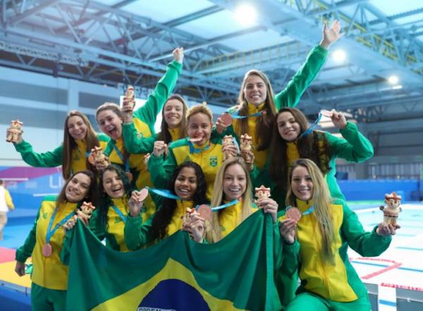 Equipe feminina de polo aquático comemora o bronze nos Jogos Pan-Americanos de Lima.(Imagem:Alexandre Castello Branco/COB?)