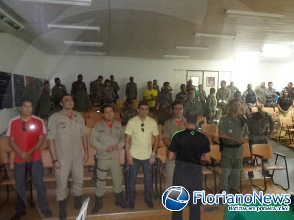 Policiais participam de palestra sobre atividade física e qualidade de vida.(Imagem:FlorianoNews)