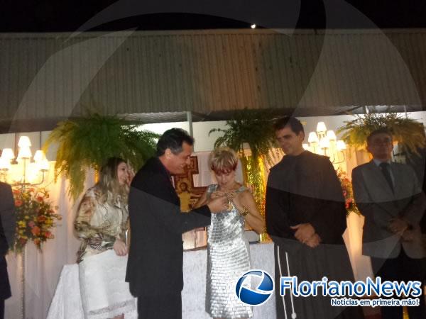 Prefeito Gilberto Júnior concedeu honraria a professora Rubenita Ferreira.(Imagem:FlorianoNews)