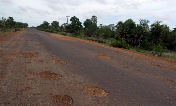 estrada esburacadas(Imagem:Acesse Piaui)