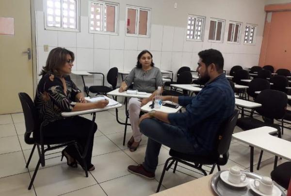 Reunião discute parceria entre Senac e Floriano Shopping sobre programa de qualificação.(Imagem:Divulgação)