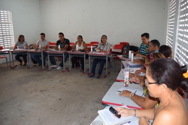 Professores da Escola M. Pe. Pedro Barroso participam de encontro pedagógico.(Imagem:Waldemir Miranda)