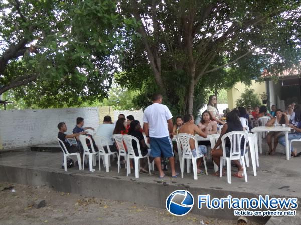 Professores da rede particular de Floriano ganham um dia de lazer.(Imagem:FlorianoNews)