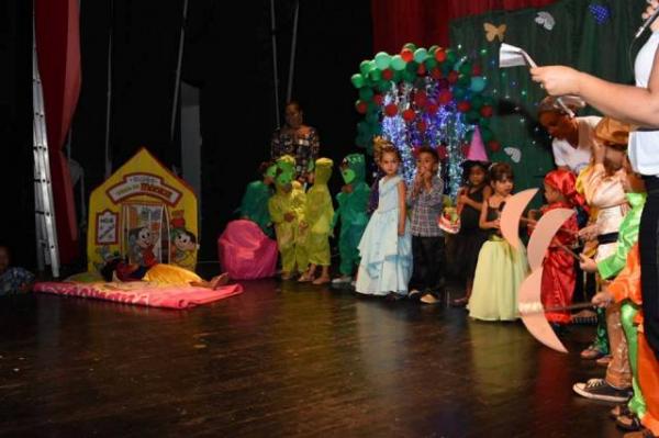 Escola Municipal realiza projeto de incentivo à leitura e lota o Teatro Maria Bonita.(Imagem:SECOM)