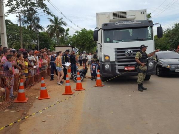 Acidente ocorreu na rotatória da BR-343 em Teresina.(Imagem:Felipe Pereira/TV Clube)