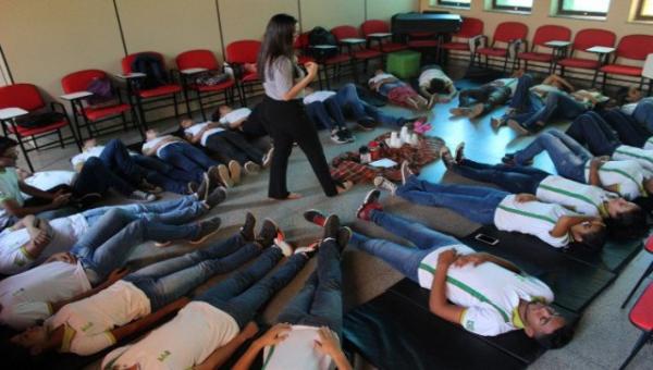 Estudantes do IFPI de Floriano participam de roda de conversa sobre ansiedade.(Imagem:IFPI)