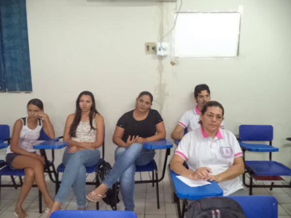 Acadêmicos do curso de Pedagogia da UESPI participam de palestra em Floriano.(Imagem:FlorianoNews)