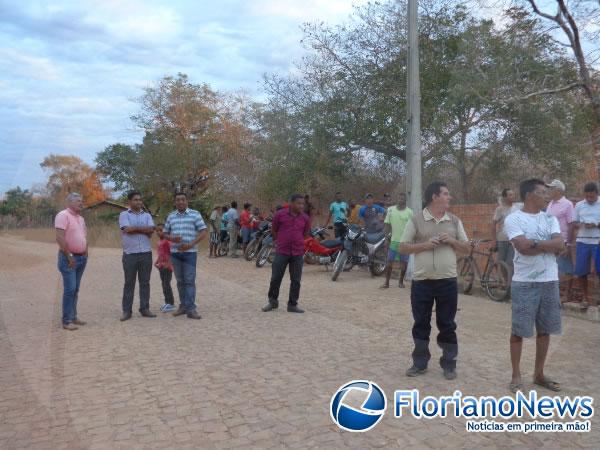 Levantamento do Mastro dá inicio aos festejos de Bom Jesus da Lapa na localidade Tabuleiro do Mato.(Imagem:FlorianoNews)