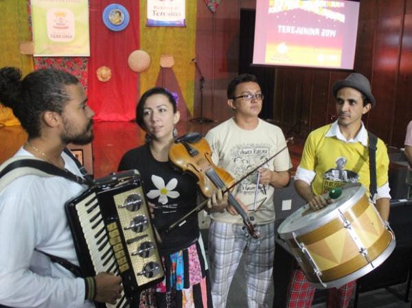 Banda Três contigo fez abertura do festival.(Imagem:Ellyo Teixeira/G1)