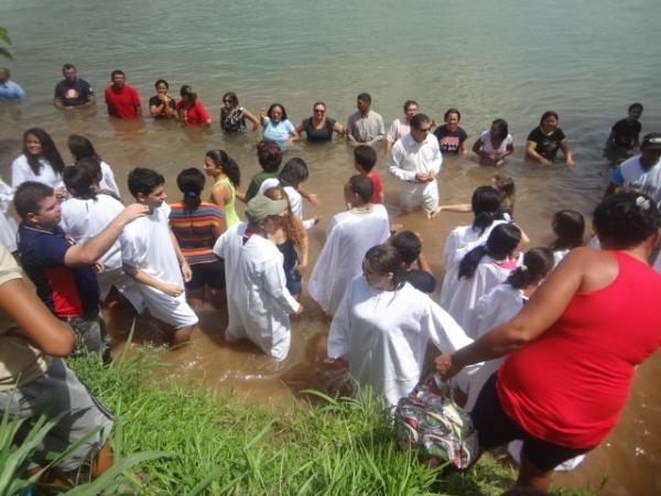 Realizado batismo coletivo em Floriano. (Imagem:FlorianoNews)